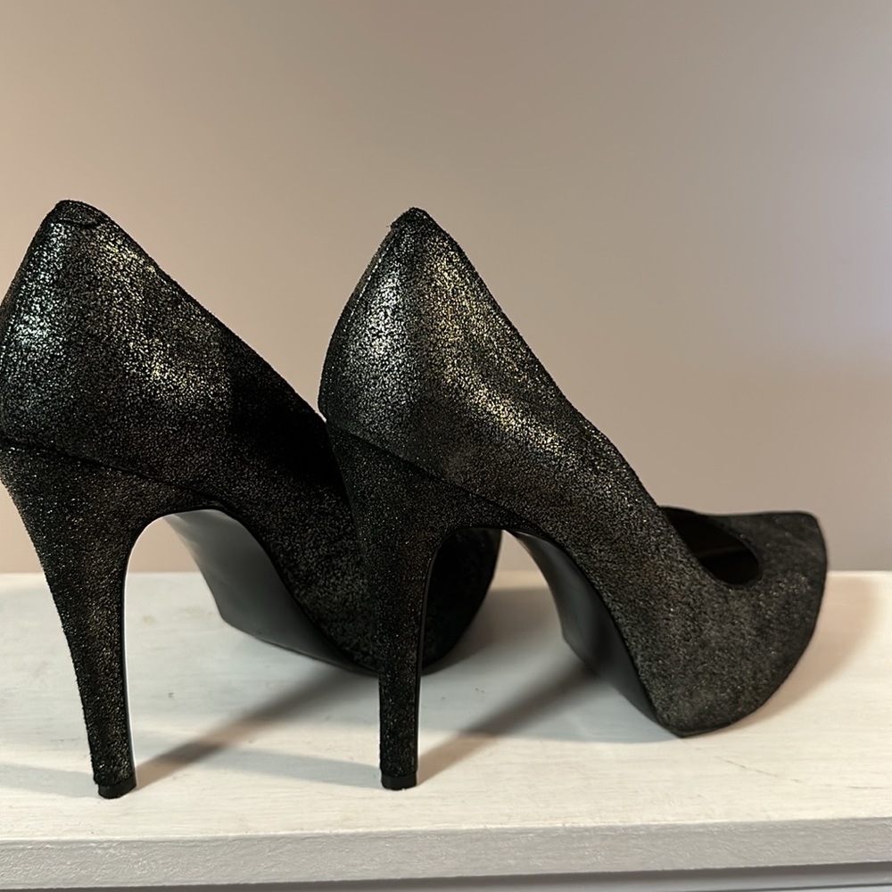 BCBG Pumps - Picture 4 of 7